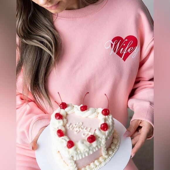 NWT Wool + Pepper Co. Limited Edition WIFEY Heart Crewneck Sweatshirt - Picture 2 of 6